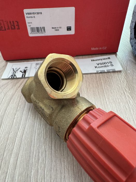 Zawór odcinający Honeywell Kombi-S, V5001SY2015.