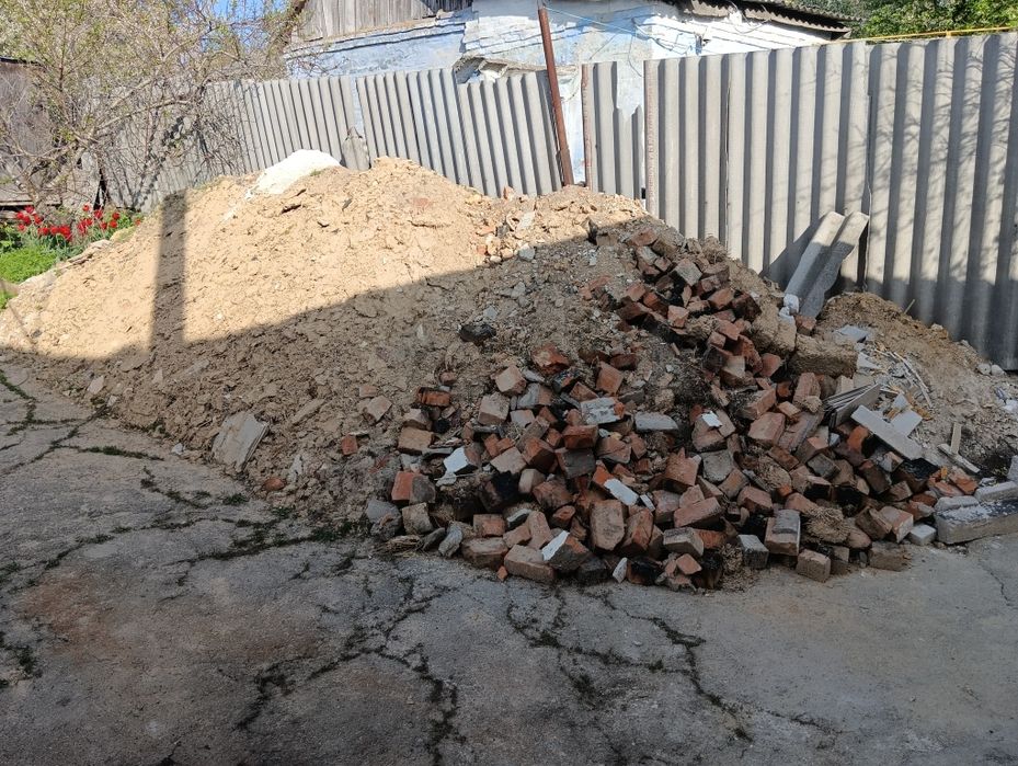 Будівельне сміття для засипки, бут