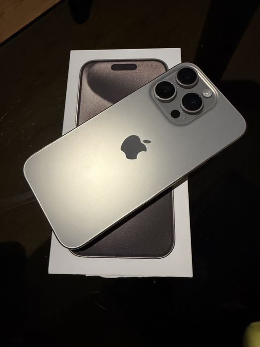 iPhone 15 pro naturalny tytan