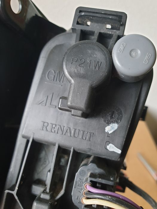 lampa tylna lewa  Reanult Rrafic II 2001- 11