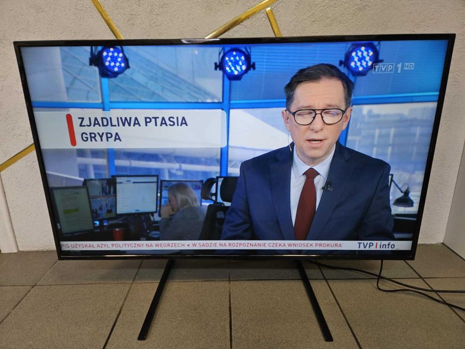 Monitor LED 43cala LM43-F400 + Pilot