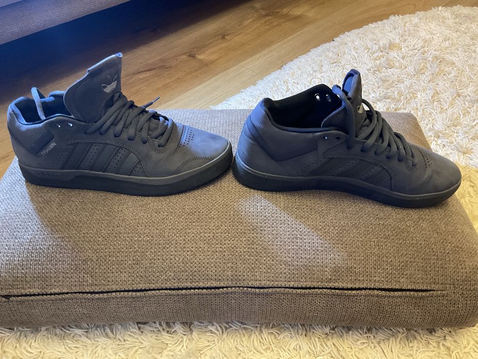 Продам кросівки Adidas