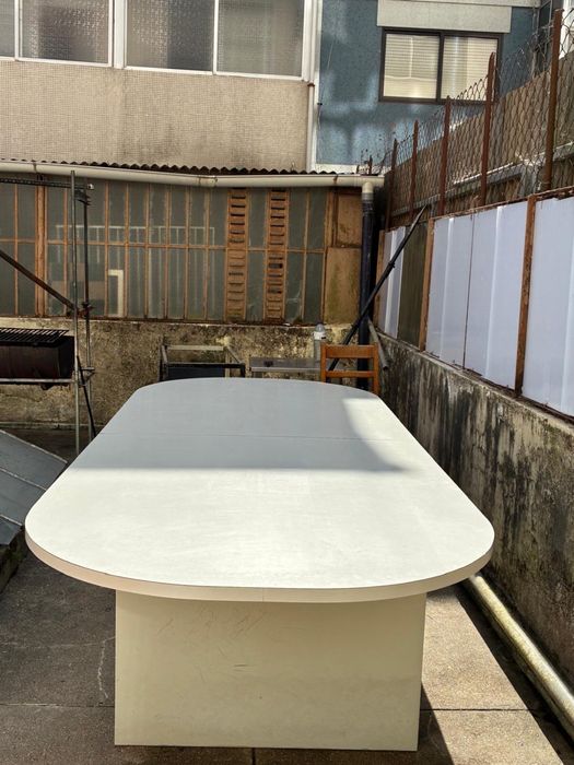 Mesa de jantar/reuniões