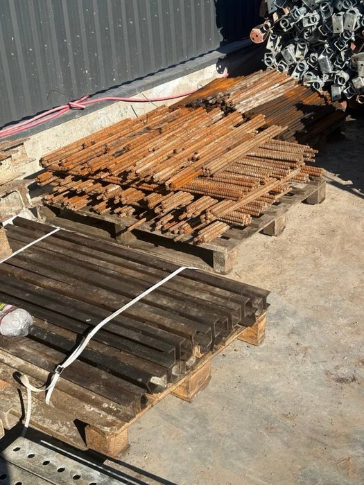 Оренда опалубки перекриття: стійки, балки H20, триноги, корони