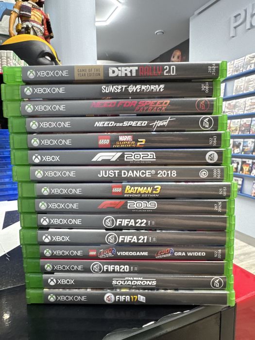 Pakiet 15 gier na Xbox one/series + Scream Ride niewidoczny na zdjeciu