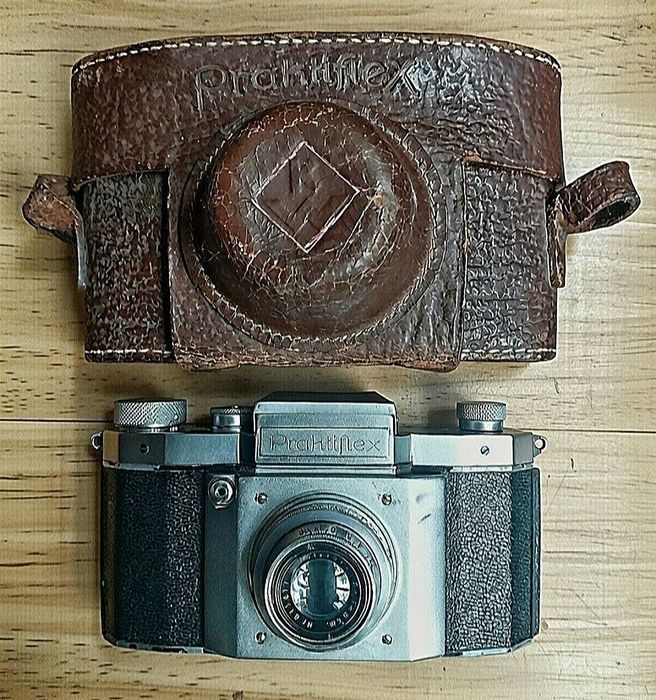 Продам плівковий фотоаппарат Praktiflex з об'єктивом Victar 1:2.9,f-5cm.