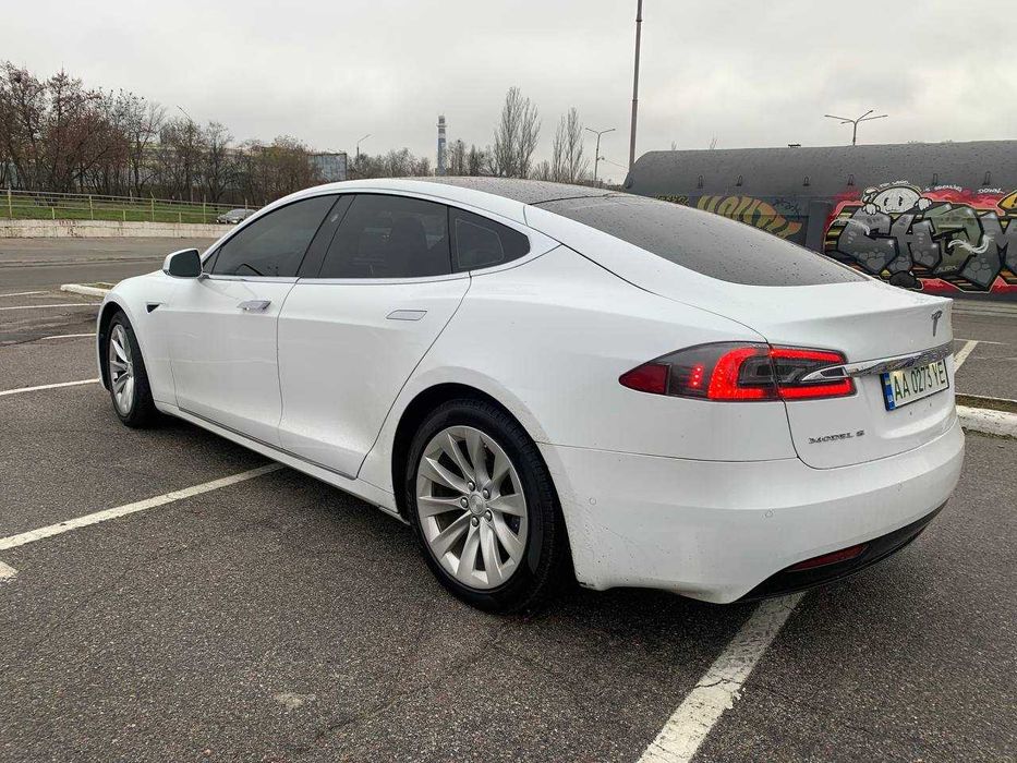 Оренда Tesla S під таксі Premium Uber Black