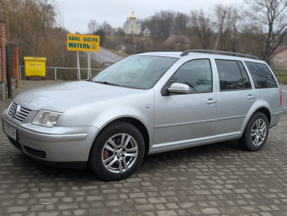 Автомобіль від одного власника. 
Весь в рідній фарбі. 
Обслужений.
Заміна комплекту ГРМ , масла, фільтрів - 1000 км тому (у жовтні місяці ).
Все вчасно робилось по ходовій, нічого не стукає і не скрипить, їде гарно, тихо, м'яко. Мотор працює рівно, тихо, не димить, масла не бере.
Автомобіль хороший, збережений, новий власник буде задоволений.