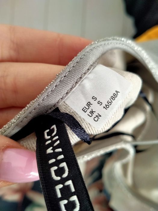 Sukienka srebrna brokatowa mini hm