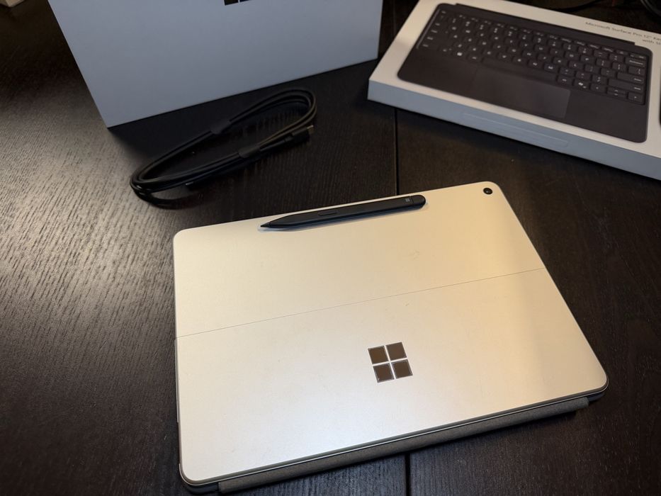 Microsoft Surface Pro 12 Snapdragon X Plus 16GB/512GB — Como Novo