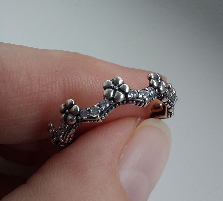 Каблучка  "квіткова корона "від Pandora