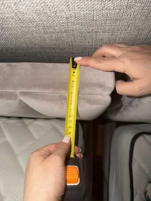 Conjunto de duas camas sommier com cabeceiras em veludo da marca Laskasas