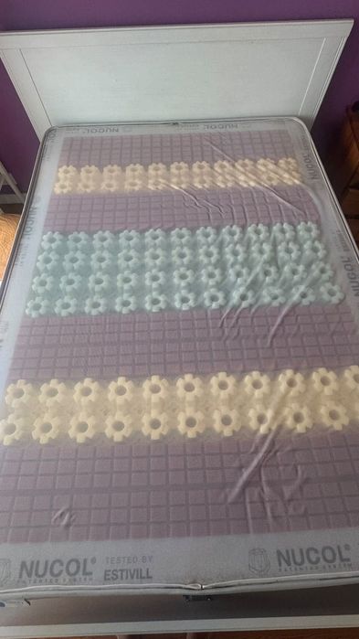 Cama de casal IKEA 140x190 + colchão NUCOL Estivill + estrado LURÖY