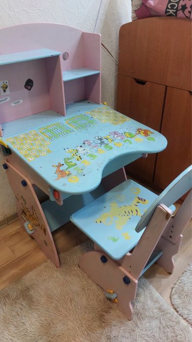 Парта дитяча зі стільчиком
