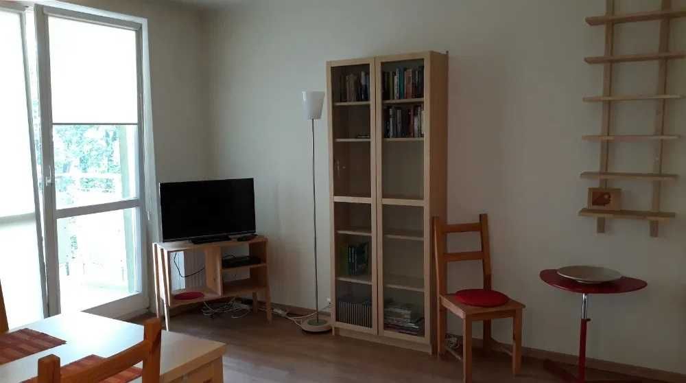 Przytulna kawalerka z balkonem przy stacji metra Kondratowicza (M2)