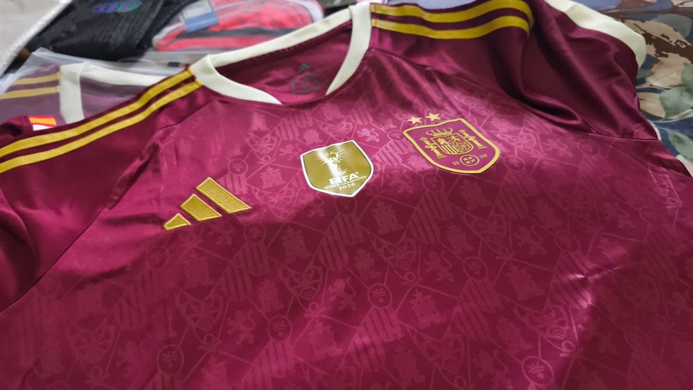 Camisola / Camisa Seleção Espanhola (Espanha) - Edição Especial Vermelho Bordeaux / Dourado - Nova