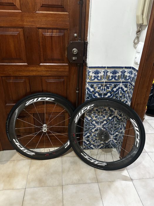 Vendo par rodas de carbono ZIPP 11v shimano