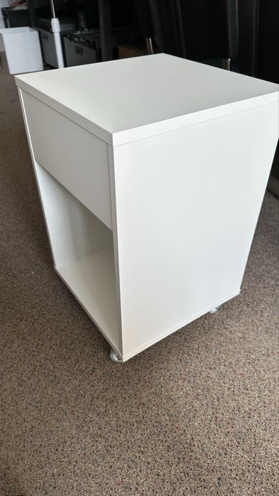Vihals stolik nocny ikea