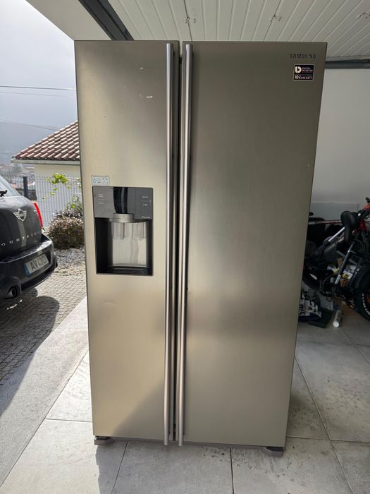 Frigorífico americano Samsung com dispensador de gelo e água