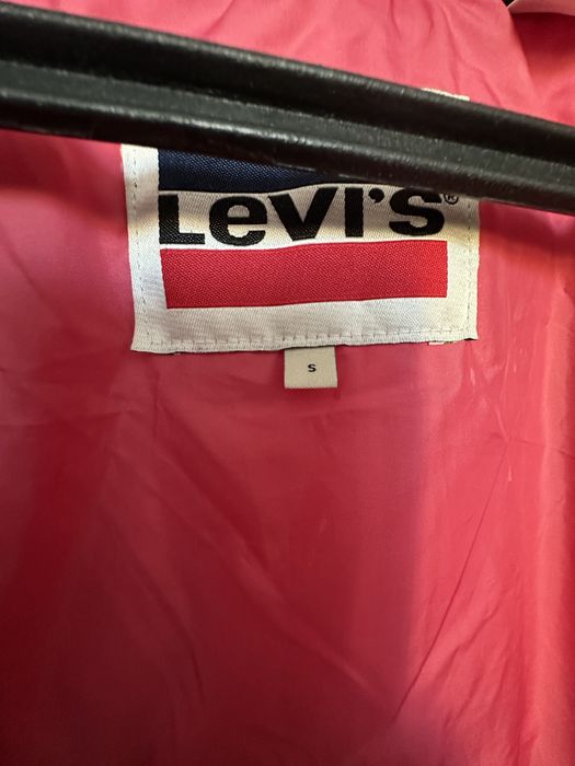 Продам куртку Levis