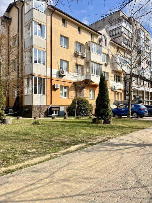 Оренда комерційного приміщення Новояворівськ 76м² перша лінія 10 $/м²