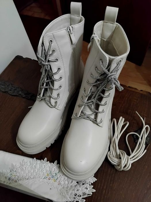 Botas brancas número 38