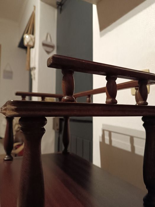 Móvel de apoio com gaveta