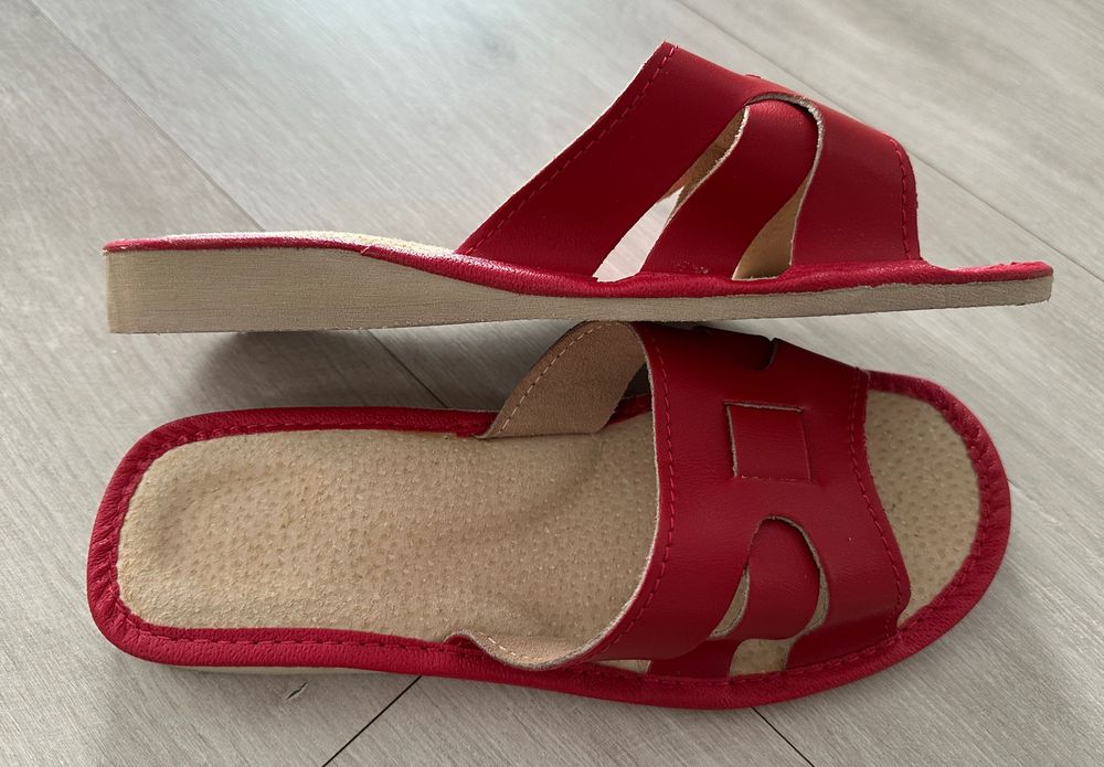 Nowe pantofle damskie, Polski produkt, kolor czerwony, rozmiar 41