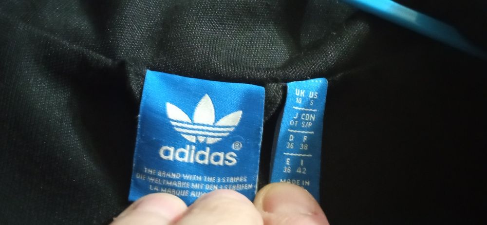 Фирменная спортивная курточка бренда ADIDAS р. 42