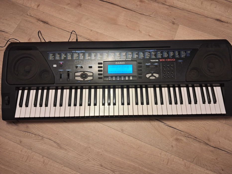 CASIO WK-1300 Dynamiczna klawiatura 73 klawisze