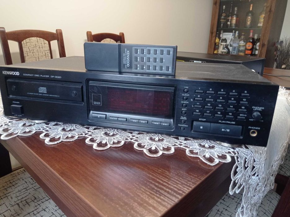 Kompact  disc  Kenwood DP 3020 . Pilot