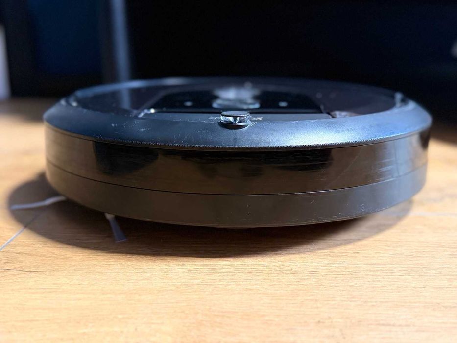 iRobot Roomba i7+ z bazą Clean Base (samoopróżnianie) + DUŻY zestaw akcesoriów