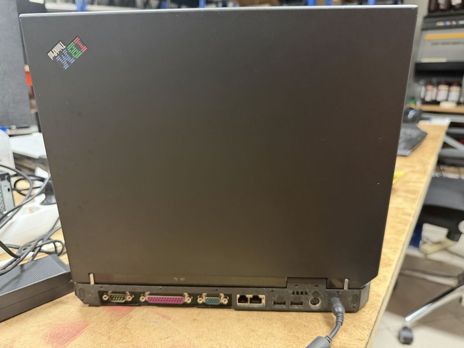Lenovo Thinkpad T30, Pentium4 2Ghz, 256Mb Ram, Funcional