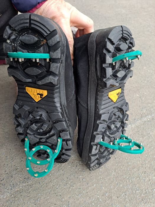 Зимові Жіночі чоботи з льодоступами  39рр