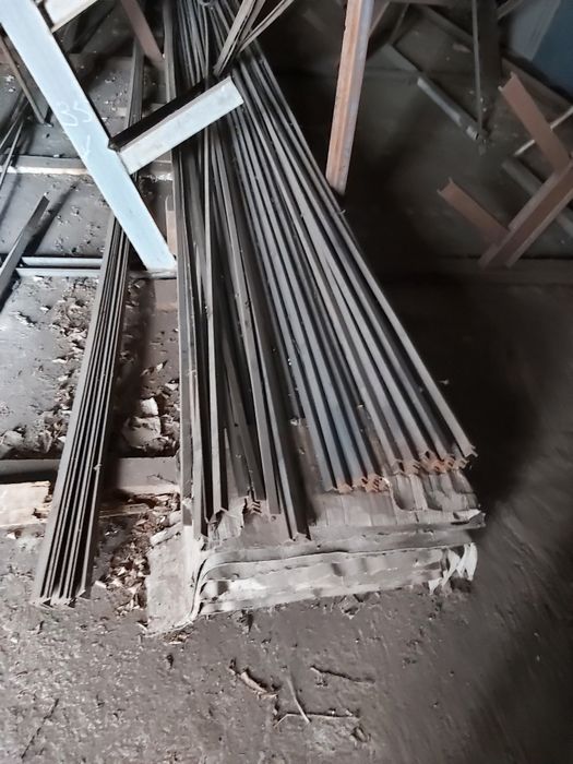 Кутник  20х20х4   Смуга в асортименті