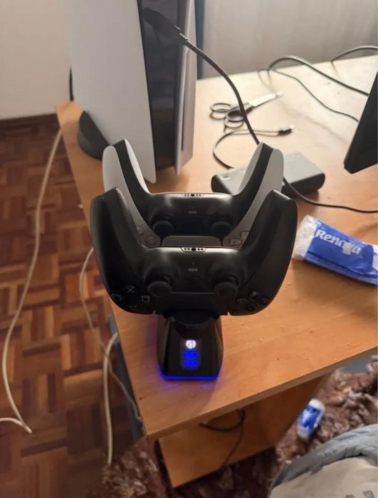 Vendo PS5 com dois comandos