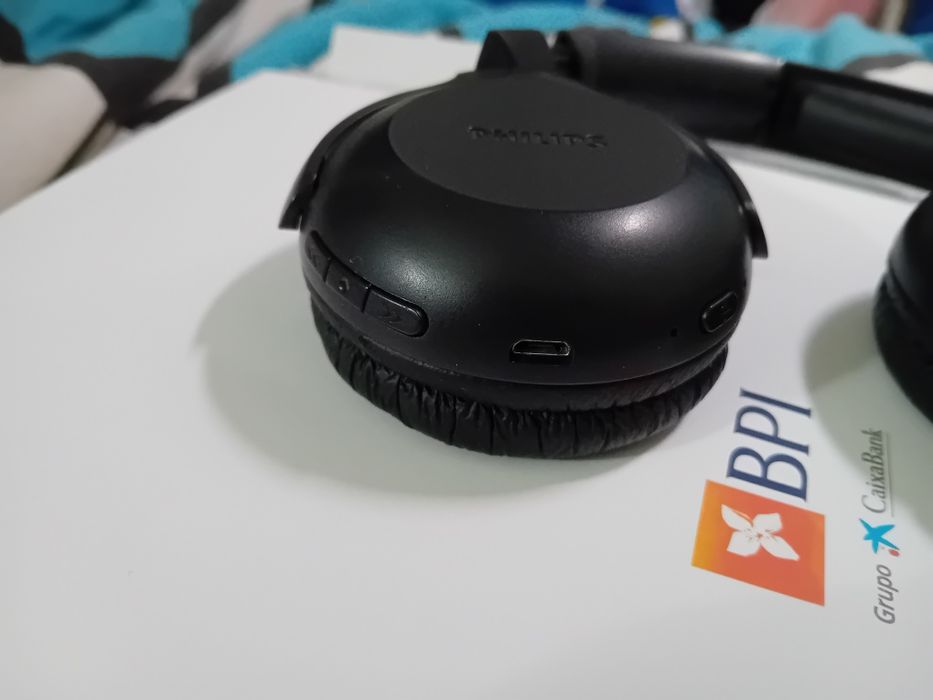 Auscultadores Bluetooth PHILIPS Tauh202Bk