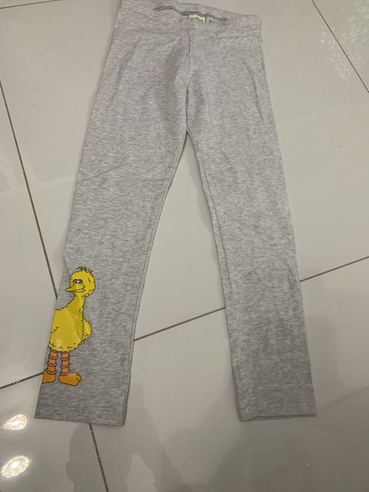 Nowe szare bawełniane legginsy 122 128 ulica sezamkowa dla dziewczynki