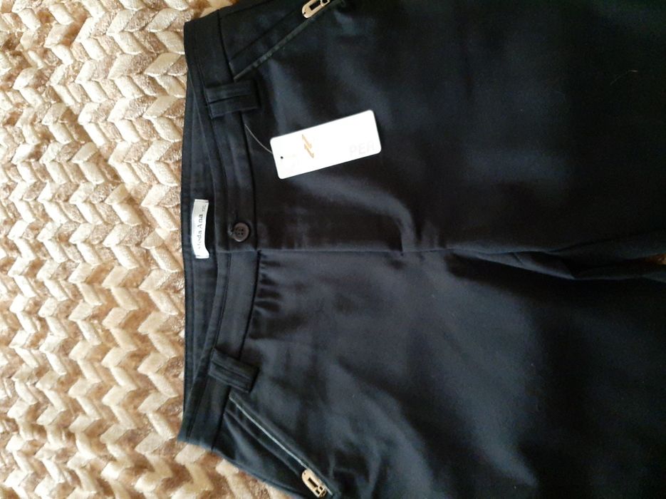 Calça preta modelo clássico ( novas) tam.xxl mas vestem pouco 10€