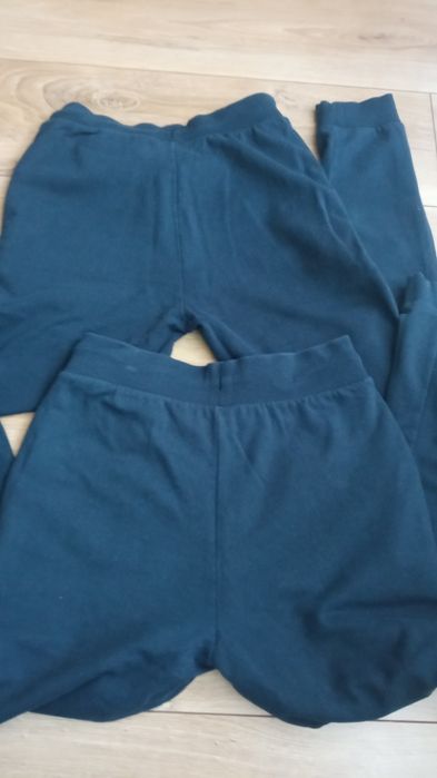 Granatowe spodnie dresowe rozmiar 152