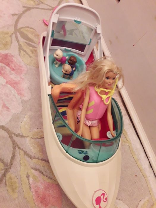 Barbie jacht z pieskami