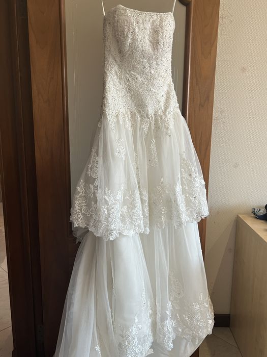 Весільна сукня зі шлейфом,колір айворі.