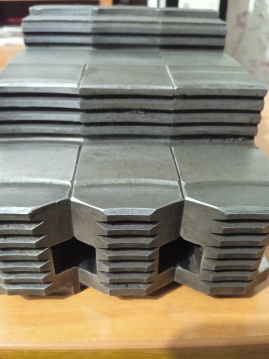 Токарные кулачки BISON 400 мм . Обратные . Ширина 36 мм .