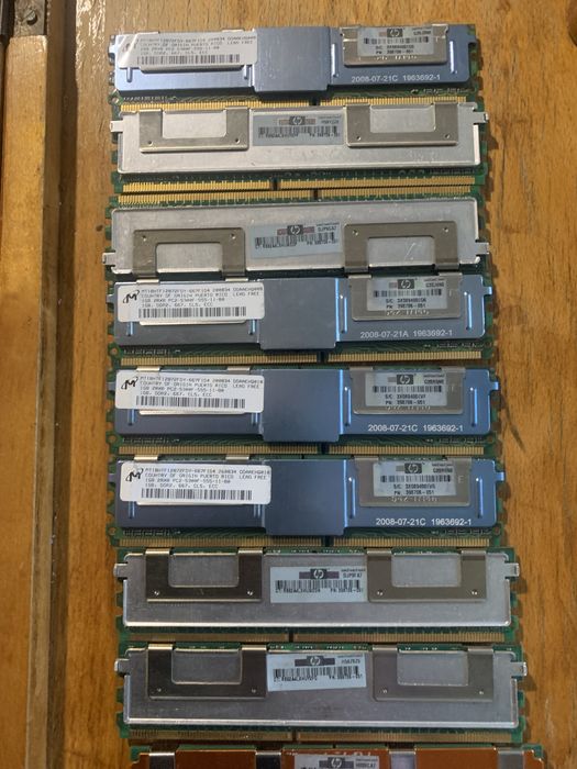 Оперативна память 1GB, 512МВ