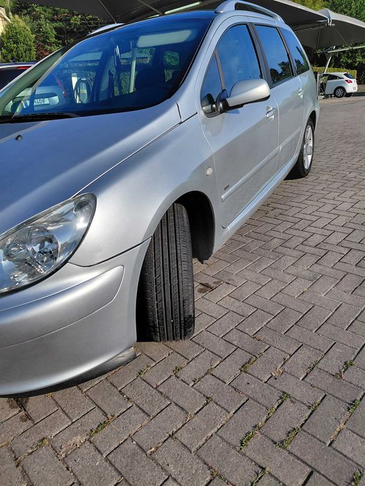 Peugeot 307 Hdi muito bom estado pneus novos aceito troca em moto de igual valor