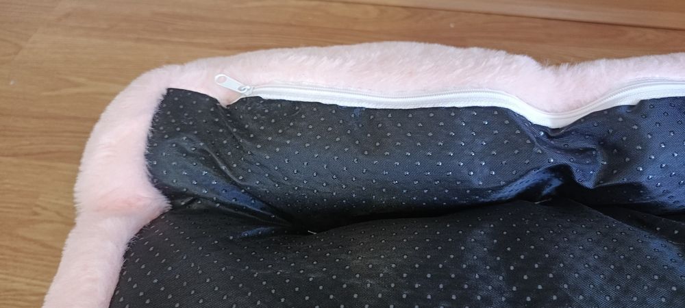 Лежанка для котів або маленьких собак