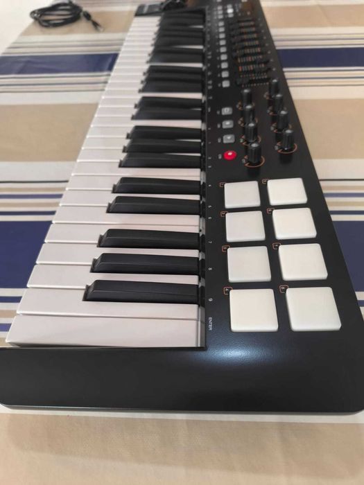 Teclado MIDI M-Audio Oxygen 49 – Como Novo – Totalmente Funcional