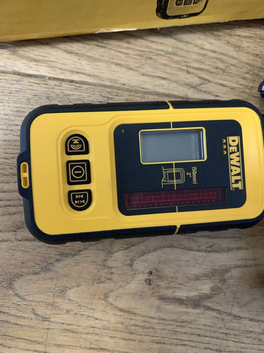 Приймач лазерного нівеліра Dewalt DE0892