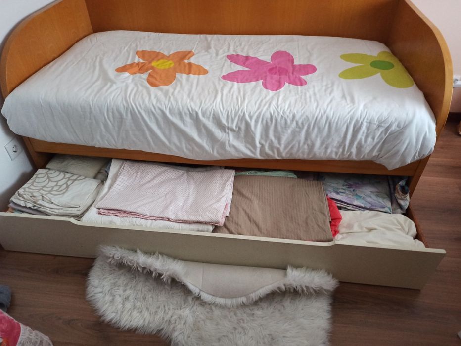 Cama dupla usada em bom estado colchão NOVO