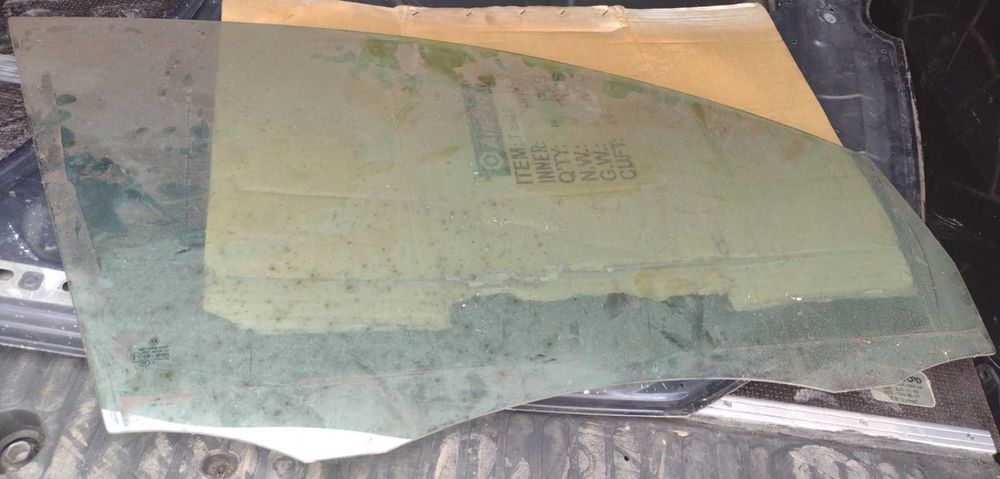 Стекло переднее правое с двери Фольксваген Гольф 6 Volkswagen Golf VI